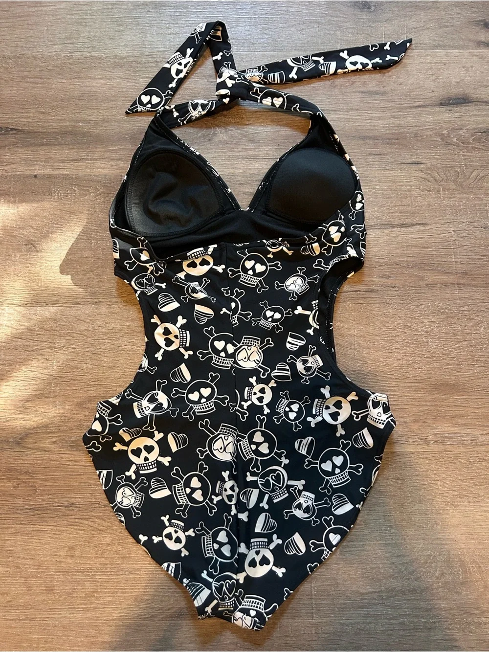 Kaligirlz One Piece Swimsuit Womens M Black Skull & Crossbones Halter Tie